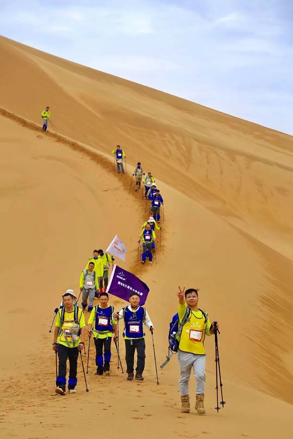 金冠俱乐部-腾格里沙漠徒步挑战赛