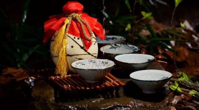 春节白酒销售两重天 中小品牌打折 名酒不愁卖